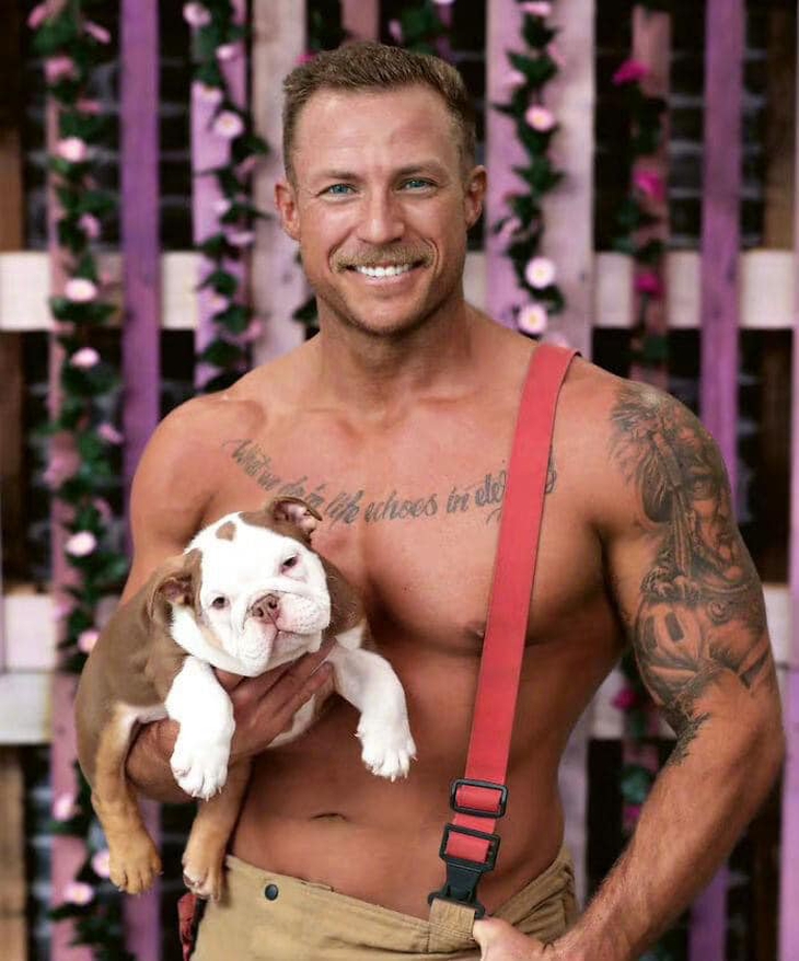 Bộ ảnh lịch của những anh lính cứu hỏa 6 múi gây sốt - Ảnh 5.