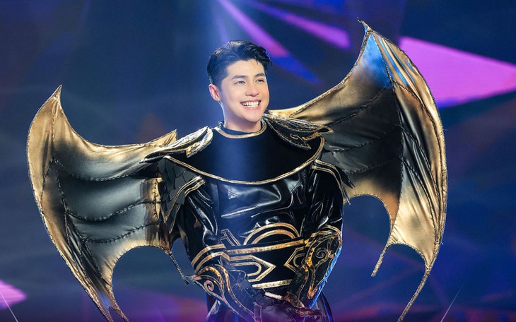 Hoàng Tử Rồng vừa cất giọng hát 3 câu bị Tóc Tiên đòi bẻ cánh vì quá lộ