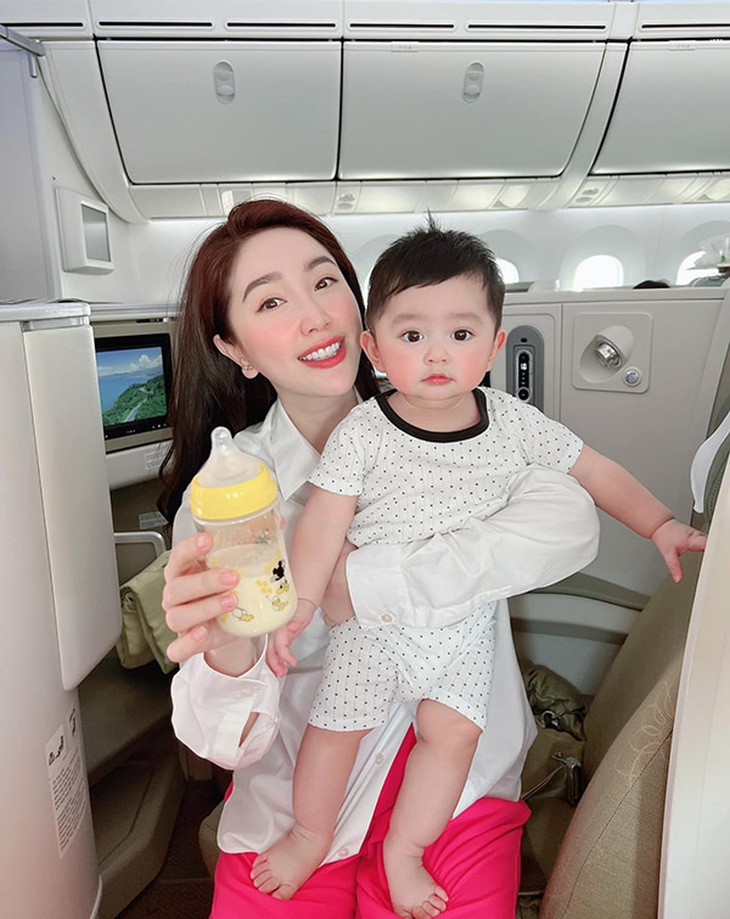 Ảnh vui sao Việt 24-10: Bảo Thy mê con trai nhà diễn viên Chi Bảo - Ảnh 1.