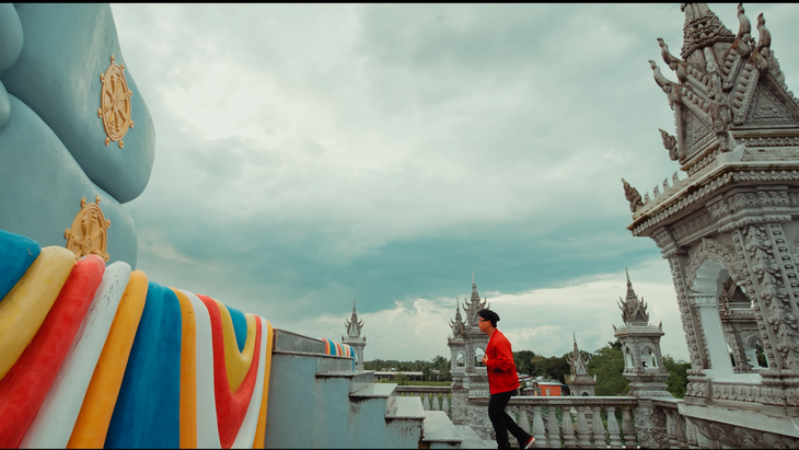 Sau trend khoe tiền, MV Đồng vàng gây sốt khi rap bằng tiếng Khmer - Ảnh 4.