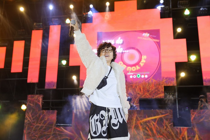 Trúc Nhân ‘khuấy đảo’ 11.000 khán giả phố núi bằng hit thất tình - Ảnh 5.