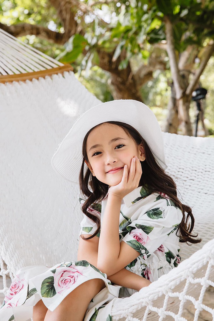 Con gái 7 tuổi xinh như thiên thần của Hà Kiều Anh - Ảnh 1.