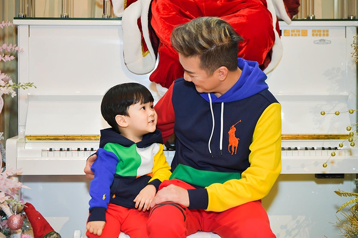 Con trai Đàm Vĩnh Hưng nói tiếng Việt lơ lớ giống bố đỡ đầu Dương Triệu Vũ - Ảnh 8.