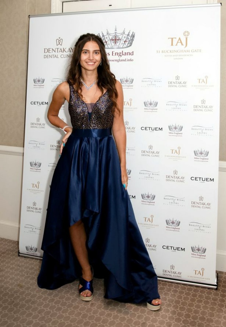 Để mặt mộc đi thi, người đẹp vào chung kết Hoa hậu Anh gây sốt - Ảnh 1.