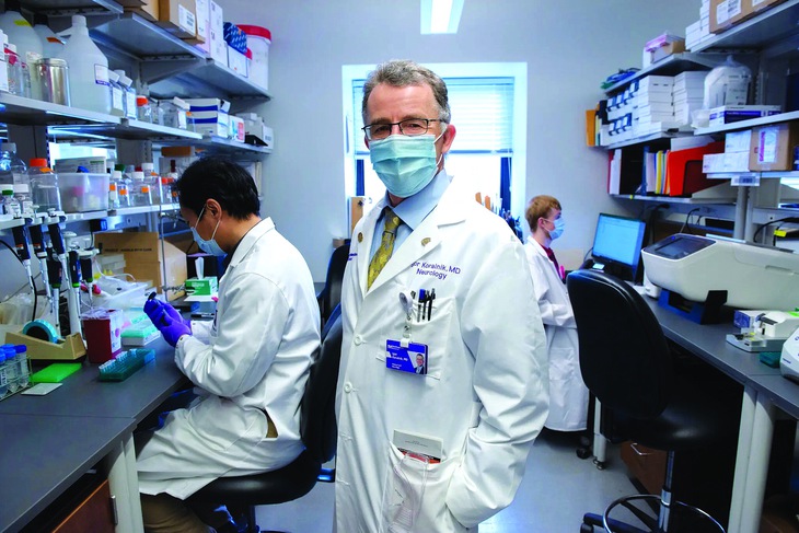 Bác sĩ thần kinh và câu hỏi lớn: COVID-19 đã làm gì não của chúng ta? - Ảnh 3.