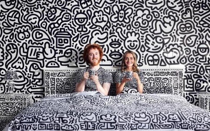 Chàng họa sĩ dành hai năm thanh xuân vẽ Doodle toàn bộ dinh thự