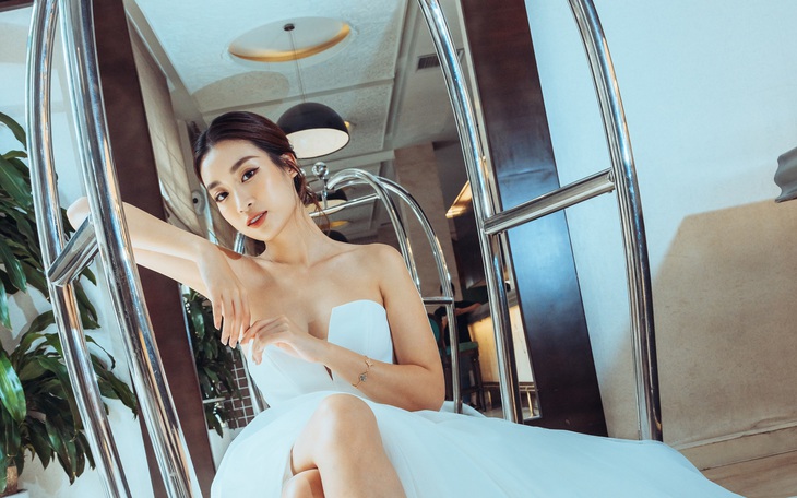 Đỗ Mỹ Linh tung ảnh mặc váy cưới trước tin sắp 