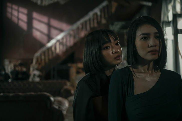 Ninh Dương Lan Ngọc rủ Kaity Nguyễn nhảy điệu chị ngã em nâng lầy lội - Ảnh 3.