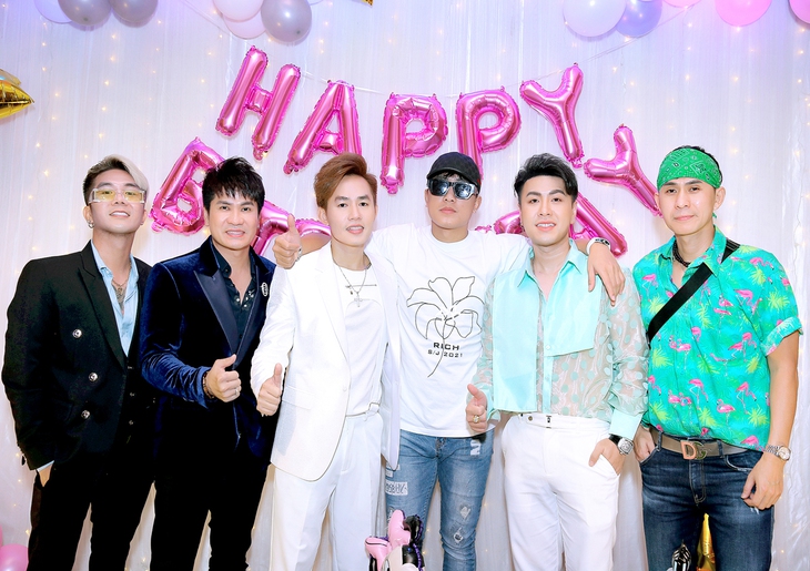 Boygroup Huyền Thoại: Khánh Trung đầu tư tiền tỉ để trở lại, tuyên bố làm âm nhạc không vì tiền - Ảnh 1.
