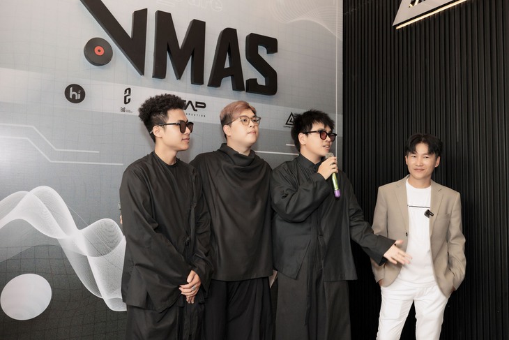 Hé lộ danh tính Mr. Chông Chênh của loạt tân chủ tịch V-pop - Ảnh 5.