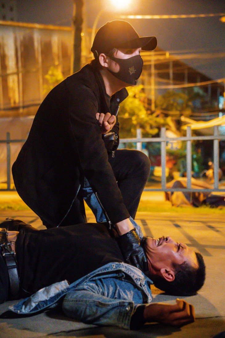 S Quang Ngọc gây choáng với web drama về Hiệp sĩ bóng đêm - Ảnh 2.