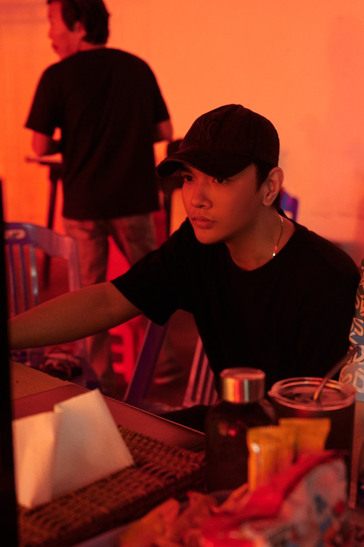 Ngạc nhiên chưa khi biết danh tính đạo diễn đứng sau 15 MV nhạc phim Hạnh phúc máu - Ảnh 3.