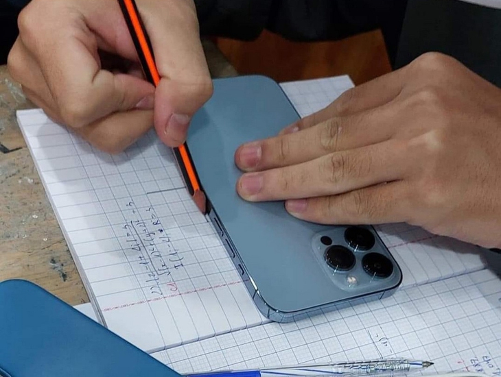 Ảnh vui 20-11: Gà treo lủng lẳng bên hông ô tô - Ảnh 5.