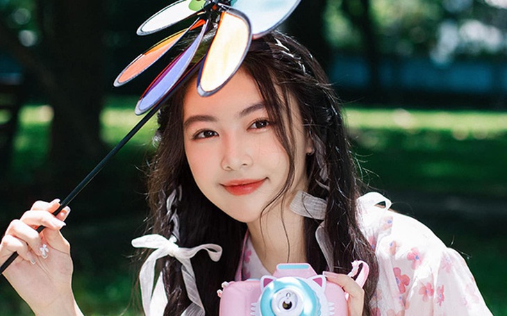 Ảnh vui sao Việt 20-11: Con gái Quyền Linh trở về tuổi thơ