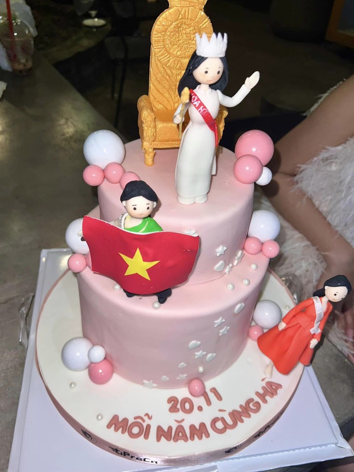 Loạt quà độc lạ fan tặng Đỗ Thị Hà nhân 2 năm đương nhiệm - Ảnh 3.