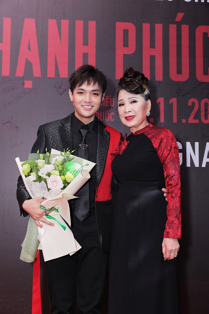 Dược sĩ Tiến chơi lớn xây hẳn đại lộ danh vọng Hạnh phúc máu - Ảnh 2.