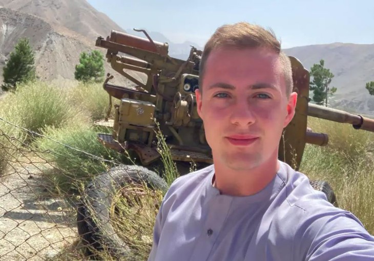 ‘Boy see tình’ vượt biên thăm bạn gái, nửa đường nhận tin nhắn: Chia tay đi anh! - Ảnh 2.