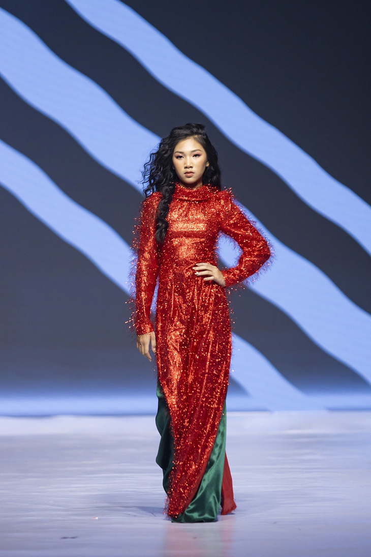 Siêu mẫu Bùi Quỳnh Hoa đánh rơi giày và màn xử lý cực đỉnh - Ảnh 5.