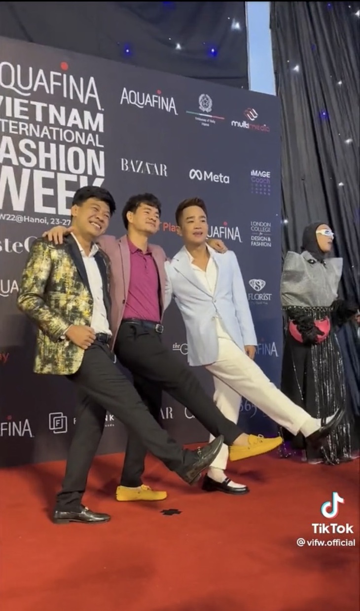 Mặc đồ như đi đám cưới dự show thời trang, sao Việt bị netizen ghẹo - Ảnh 9.