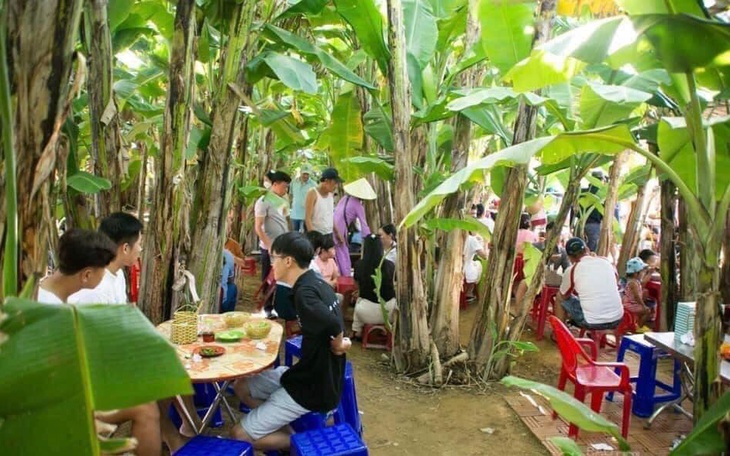 Ảnh vui 29-11: Lỡ vui mở quán ai dè đông ghê