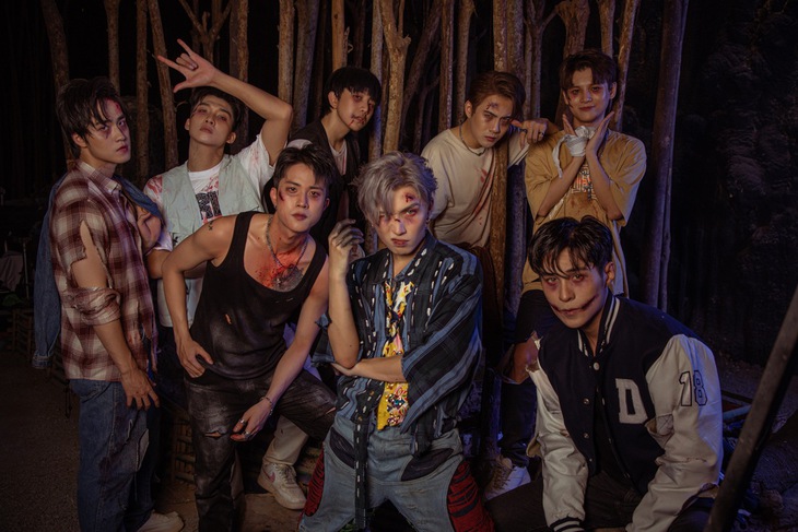 Choáng: Cody Nam Võ được fan tặng bó hoa hình vương miện, kết bằng tiền thật - Ảnh 4.