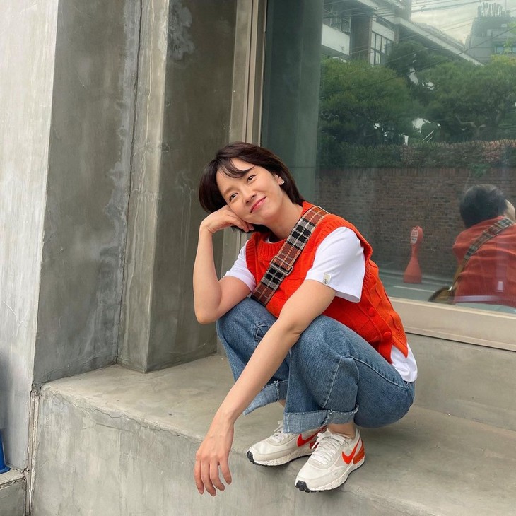 Chất chơi như ‘mợ ngố Song Ji Hyo: Bỏ nhà đi bụi vì mẹ bắt đi xem mắt - Ảnh 2.