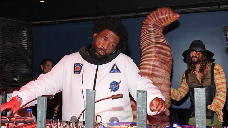 Nữ hoàng Halloween Heidi Klum hé lộ quá trình tạo trang phục chú sâu khủng - Ảnh 5.