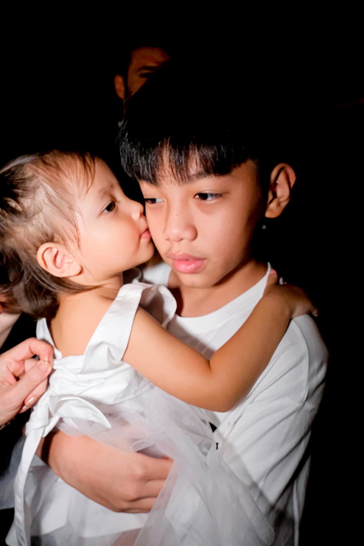 Lisa - Leon nhà Hồ Ngọc Hà cười tít mắt trong tiệc sinh nhật 2 tuổi - Ảnh 8.