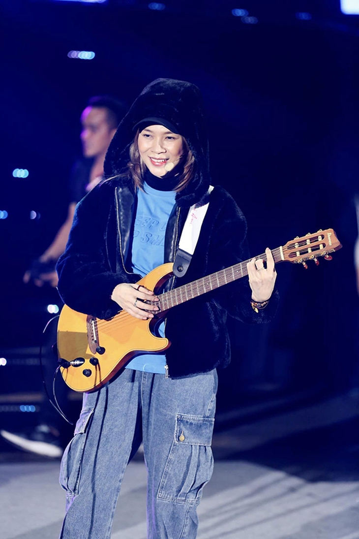 Ảnh vui sao Việt 5-11: Con gái Đông Nhi khoái chí xuất ngoại cùng bố mẹ - Ảnh 10.