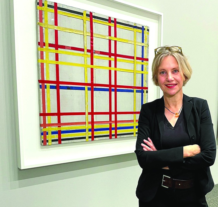 Chuyện một bức tranh treo ngược - Ảnh 2.