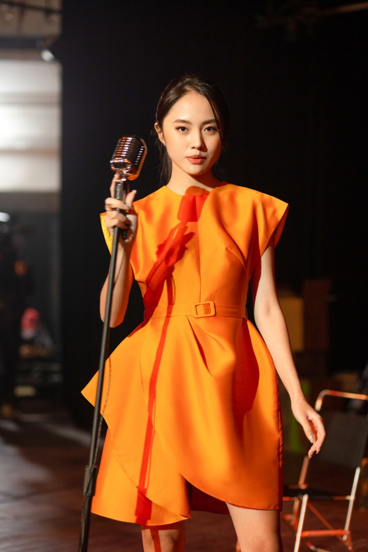 Trần Nghĩa sốc khi chứng kiến nụ hôn bách hợp của Rima Thanh Vy với Bùi Linh Chi - Ảnh 3.