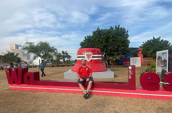 Xin đi tí rồi về, ông chồng bay thẳng sang Qatar xem World Cup 2022 - Ảnh 2.