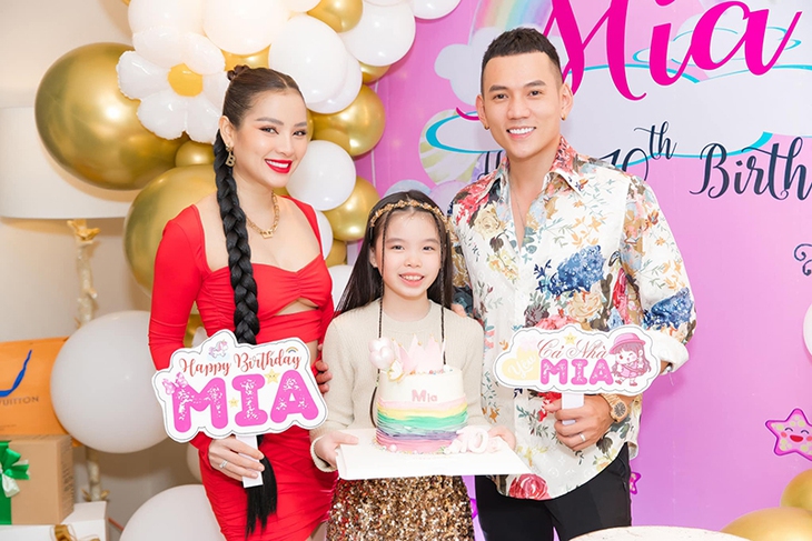 Ảnh vui sao Việt 10-12: Con gái Cường Đôla lí lắc bên mẹ và bà ngoại - Ảnh 6.