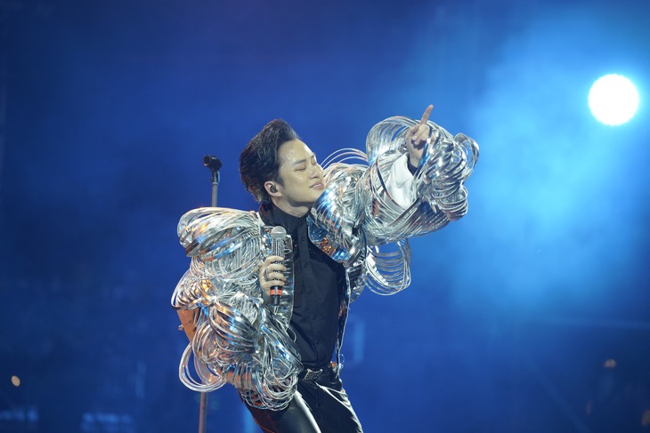 Tùng Dương được khán giả hò reo chào đón tại Lễ hội âm nhạc Hò Dô - Ảnh 3.