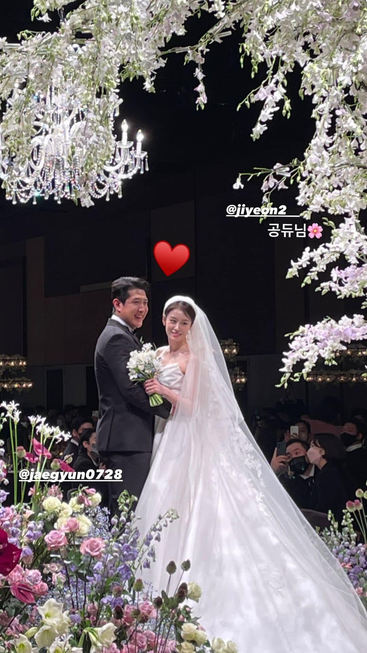 Cô dâu ‘lầy lội’ Jiyeon (T-ara) không nhịn được cười trước màn vũ đạo ‘lọt hố’ của chú rể - Ảnh 3.