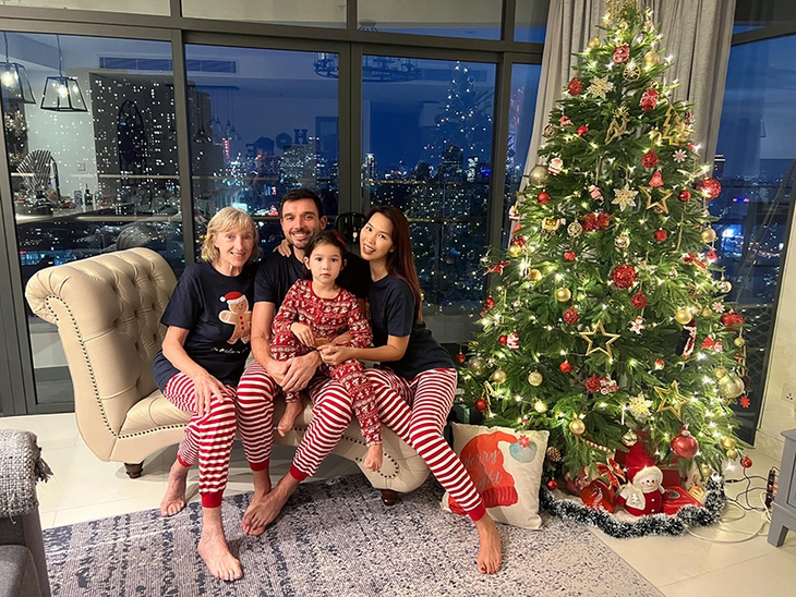 Ảnh vui sao Việt 13-12: Hòa Minzy làm ‘lực sĩ’ của con trai - Ảnh 3.