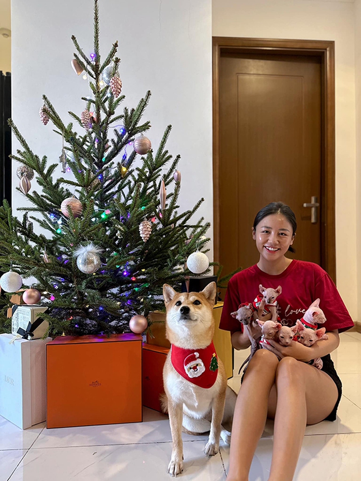 Ảnh vui sao Việt 13-12: Hòa Minzy làm ‘lực sĩ’ của con trai - Ảnh 2.