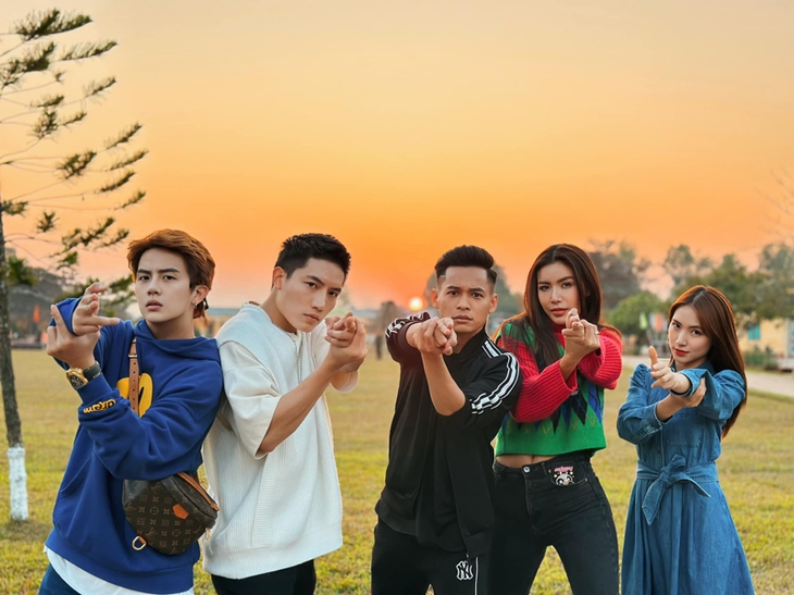 Dàn sao nhập ngũ ‘quẩy tới bến’ khi hội ngộ - Ảnh 3.