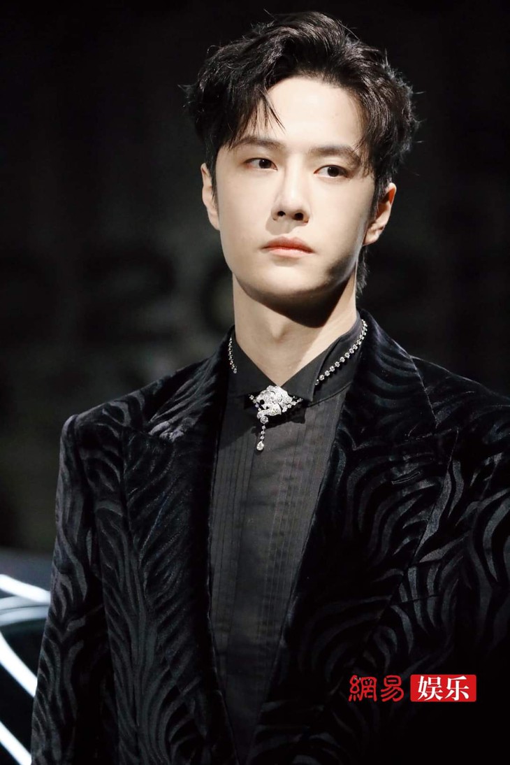 Lý Hiện mang gối ngủ tại sự kiện, Vương Nhất Bác từ chối tham gia vì quen ngủ... nude - Ảnh 1.