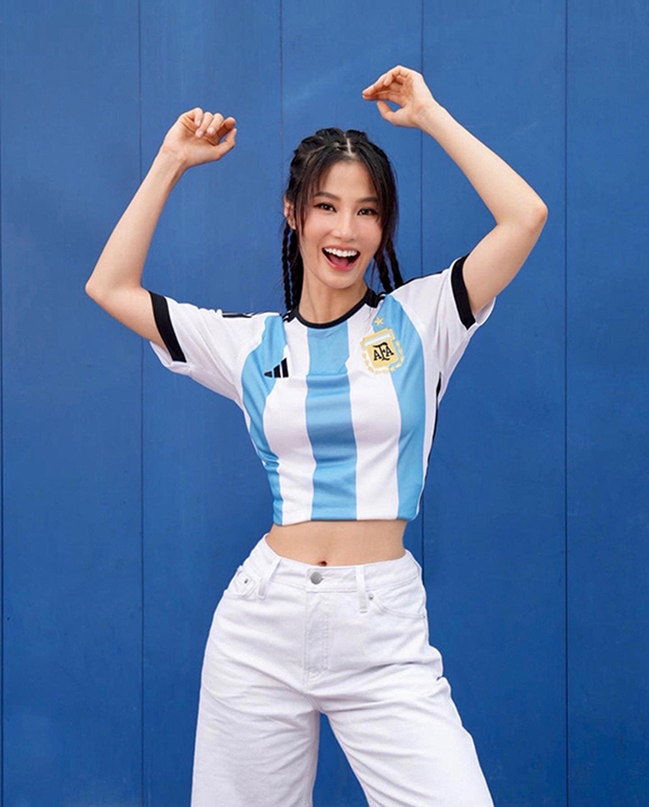 Ảnh vui sao Việt 19-12: Mỹ Tâm ăn mừng chiến thắng cùng Lionel Messi - Ảnh 4.