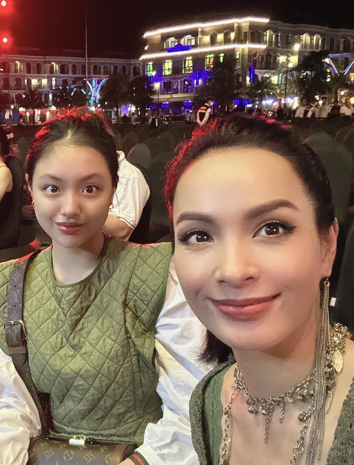 Thúy Hạnh và con gái bị iPhone nhận diện mặt nhầm vì quá giống nhau - Ảnh 1.