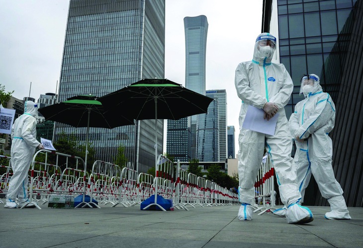 COVID, vaccine và 3 chiếc bẫy - Ảnh 1.