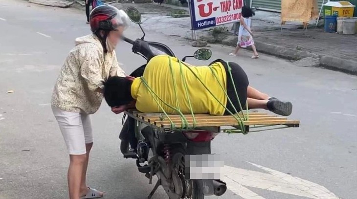 Muôn cách đưa các quý ông say xỉn không biết trời đất là gì về nhà - Ảnh 5.