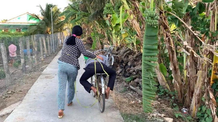 Muôn cách đưa các quý ông say xỉn không biết trời đất là gì về nhà - Ảnh 6.