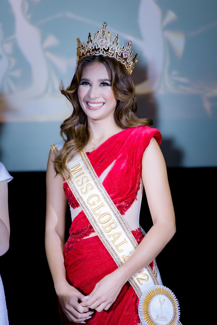 Miss Global 2022 Shane Tormes đọ dáng cùng siêu mẫu Vũ Thu Phương, thần thái một chín một mười - Ảnh 5.