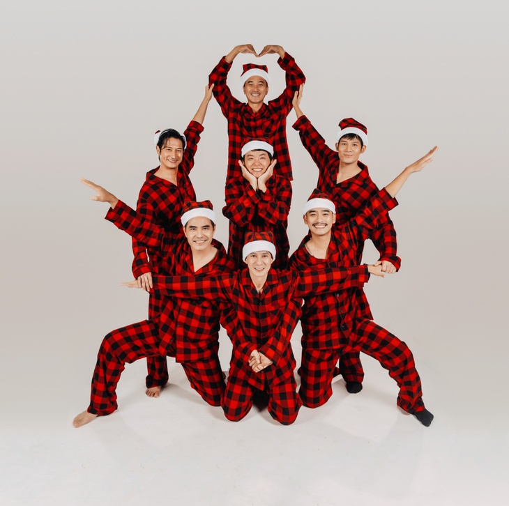 Lý Hải - Minh Hà tạo dáng siêu lầy làm cây thông Noel - Ảnh 5.