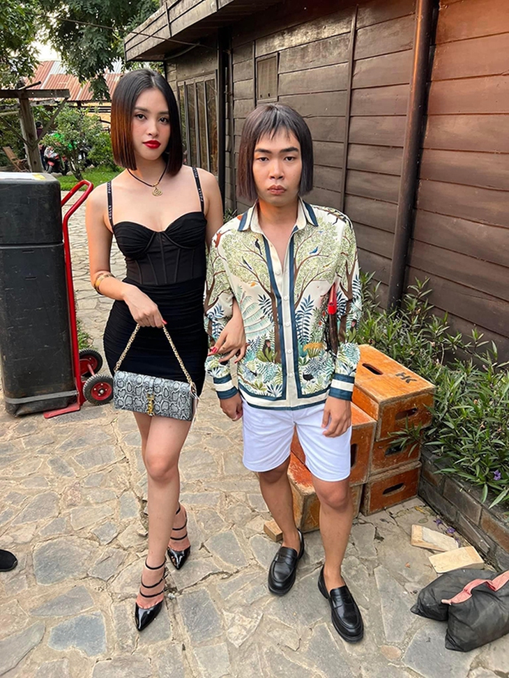 Ảnh vui sao Việt 21-12: Minh Dự hối hận vì cắt tóc đôi với Tiểu Vy - Ảnh 1.