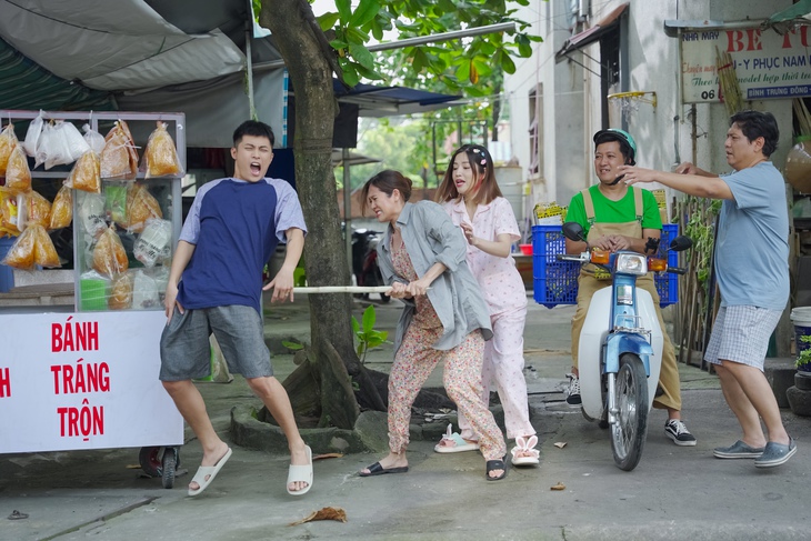 Ngoài Trường Giang, Chủ tịch giao hàng còn gây sốt với loạt diễn viên nhìn thôi đã mắc cười - Ảnh 4.