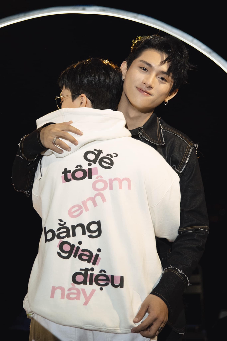 Kai Đinh chơi lớn rủ Min, GREY D và Orange ra hai MV gây tò mò - Ảnh 1.