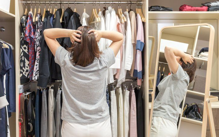 5 trang phục cần vứt bỏ ngay để thay đổi cuộc sống ở năm 2023 - Ảnh 1.